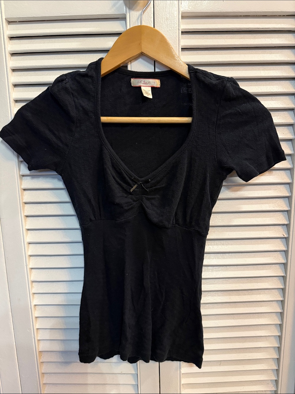 Black Short Sleeve V-Neck Knit Top